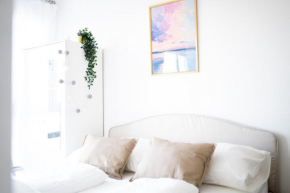 Premium Design Apartment with Balcony & Free Parking